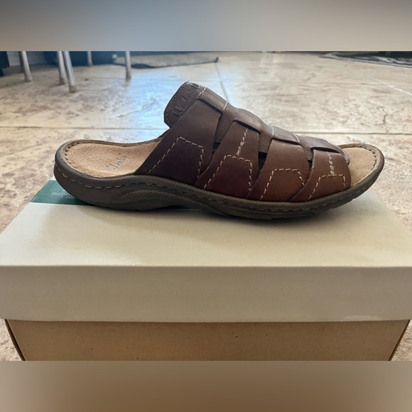 Clarks Woodlake Easy Slide on Sandal dark brown - Picture 3 of 8